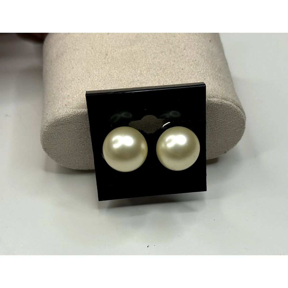 Vintage Trifari Large Imitation Pearl Clip On Earrings